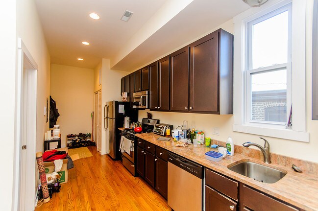 Foto del edificio - 1711 N Winchester Ave