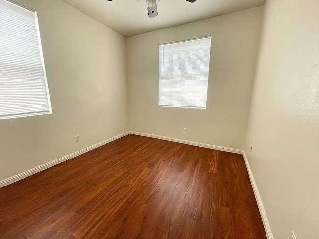 Foto del edificio - 5936 Wood Petal St
