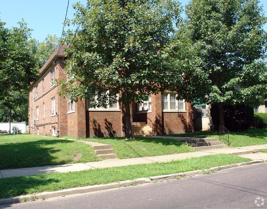 Building Photo - 905 N Sheridan Rd