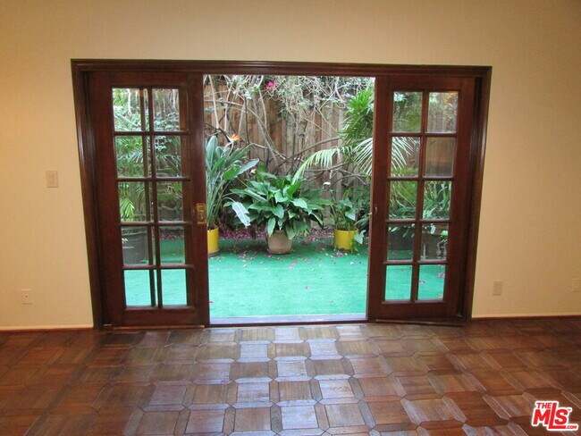 Foto del edificio - 1850 Midvale Ave