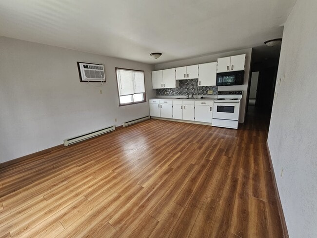 Building Photo - 708 W Lincoln Ave