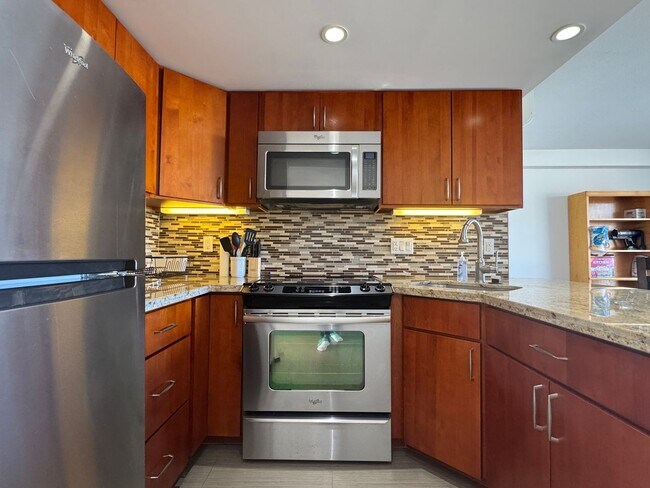 Foto del edificio - Fully Furnished 1 Bedroom/1 Bath Apartment at Kaualana Manor