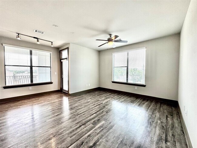 Foto del edificio - 5454 Washington Ave