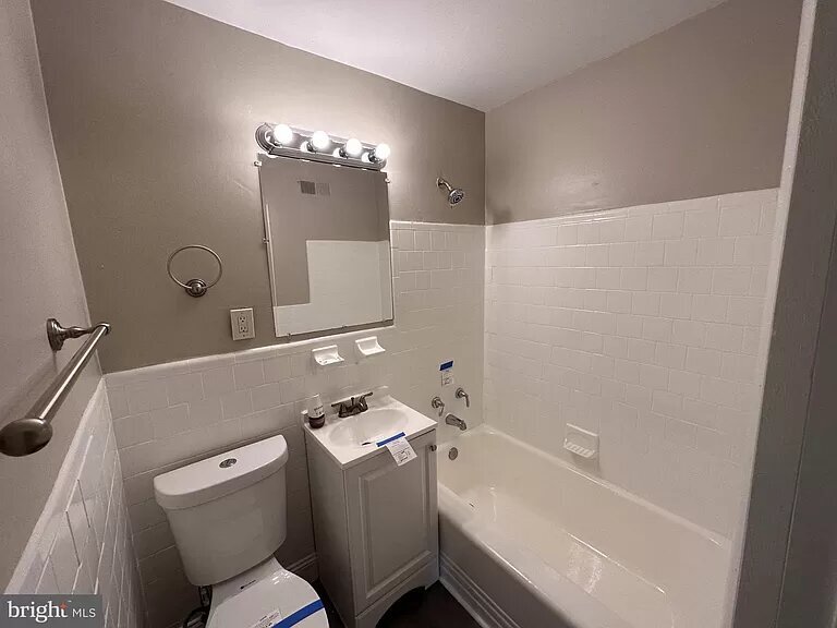 Foto del edificio - 4047 Cedardale Rd