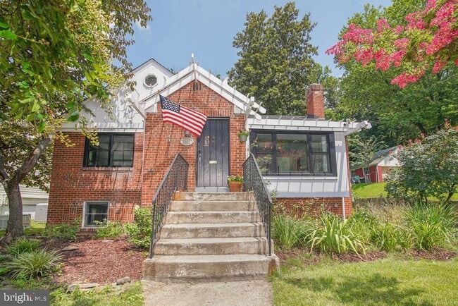 Building Photo - 5602 Hawthorne St