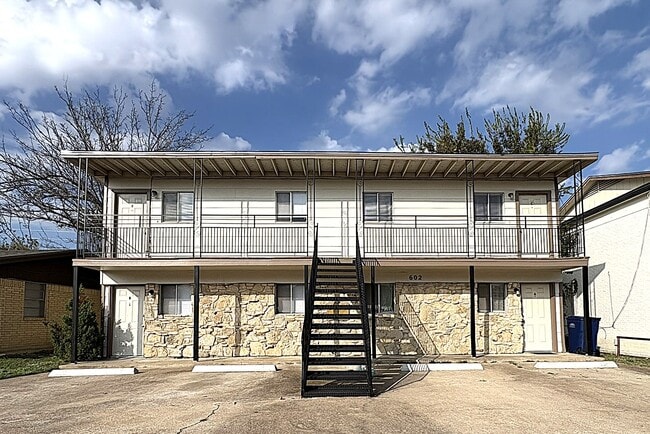 Building Photo - 602 Sunset Ln