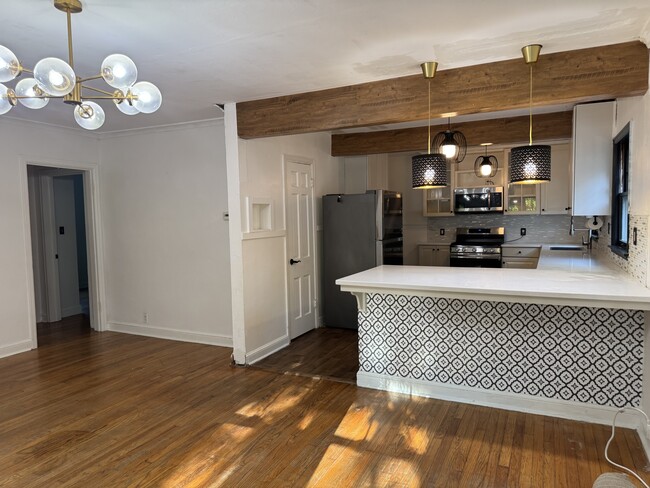 Building Photo - 710 S Maple St
