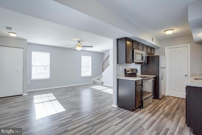 Building Photo - 700 Brandon Cir