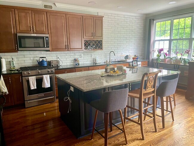 Foto del edificio - 1216 Derry Ln