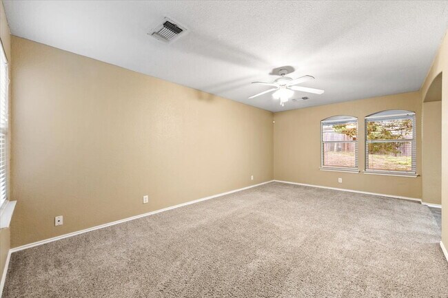 Foto del edificio - Spacious 4 Bedroom Home in Prime Medical Center Location