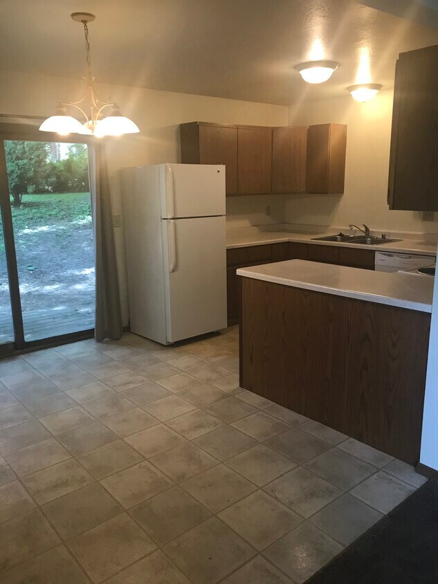 311 England St Unit 1, Cambridge, WI 53523 Apartments in Cambridge