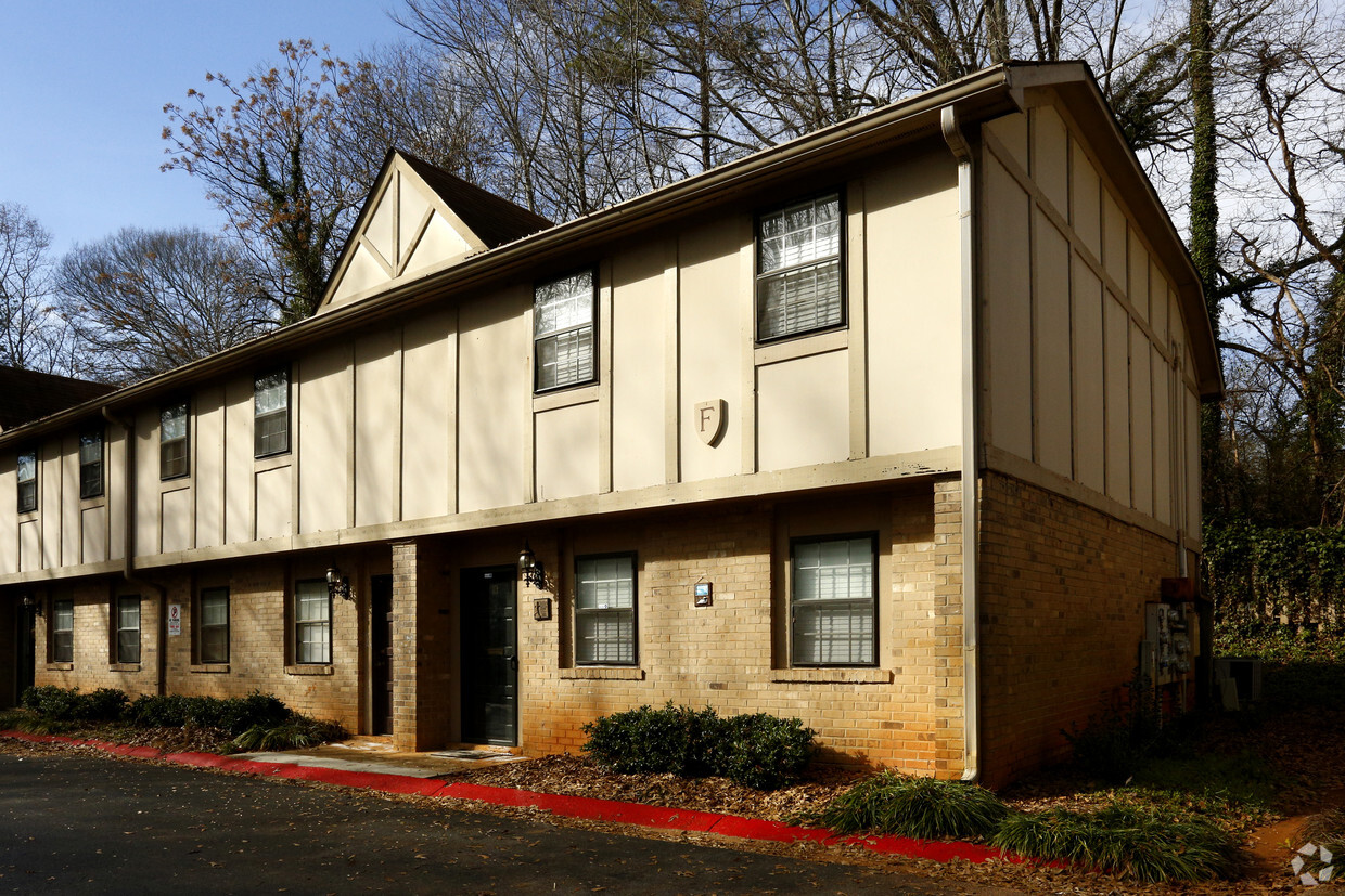 Foto del edificio - Stone Mountain Townhomes