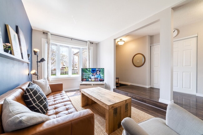 Photo du bâtiment - 2480 Cavendish Dr