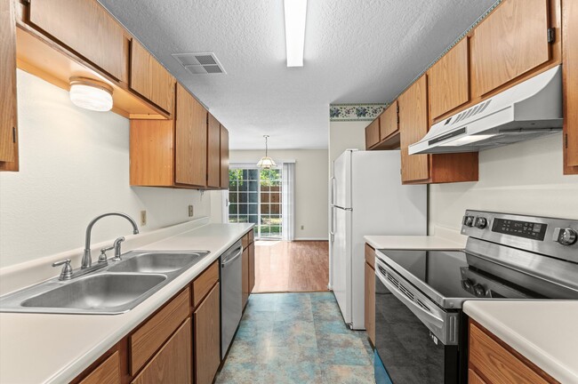Building Photo - 4 Blue Fox Ct