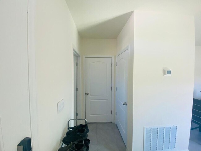 Foto del edificio - Nearly NEW 3 Bed 2 Bath Single Family Home!!