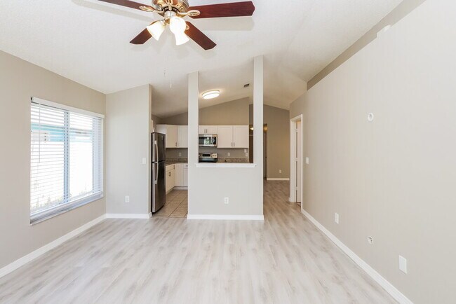 Foto del edificio - 9591 Lupine Ave