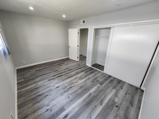 Building Photo - 12744 Moorpark St