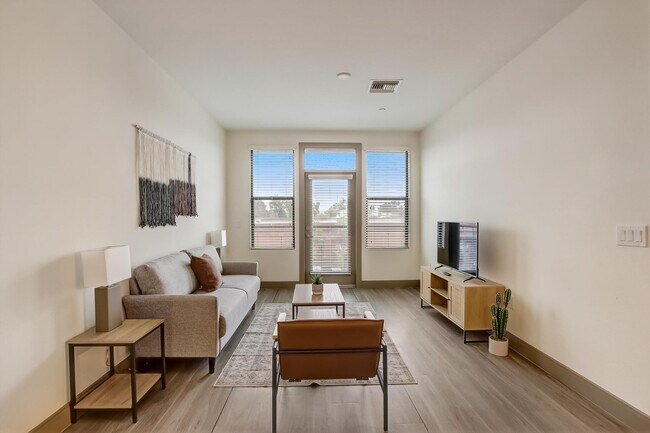 Building Photo - 555 N College Ave