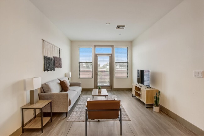 Building Photo - 555 N College Ave