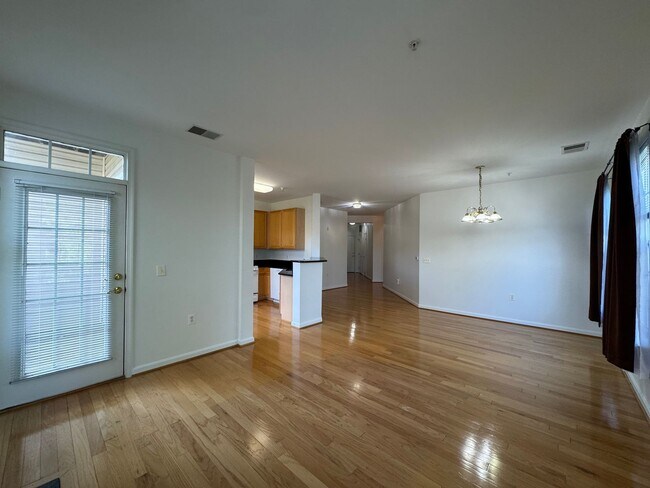 Foto del edificio - Bright And Cozy 3 Bed 2 Bath Condo With La...