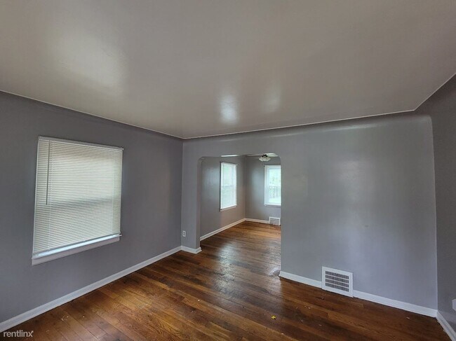 Building Photo - 2 br, 1 bath Duplex - 9106 Evergreen Ave