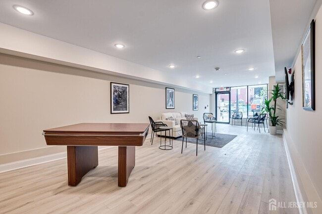 Building Photo - 21 Station Pl