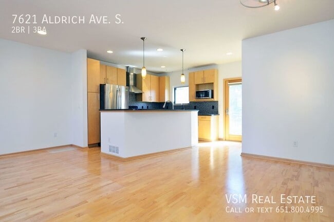 Building Photo - 2 Bed 2.5 Bath Townhome in Richfield