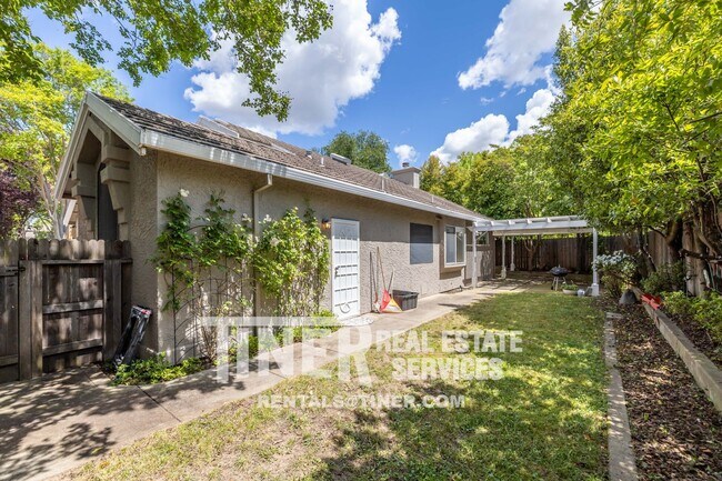 Building Photo - Highly Desired Gated Community in Carmichael