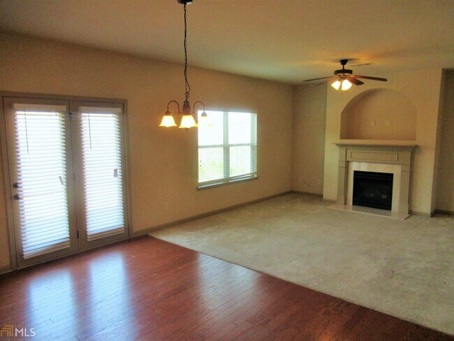 Building Photo - 570 Ballyshannon Dr