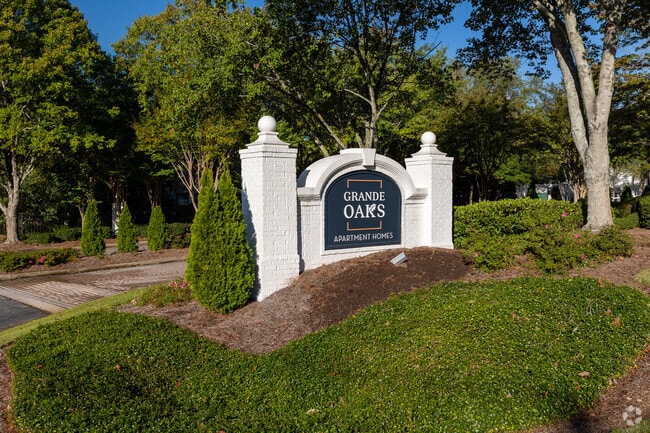 Signage - Grande Oaks
