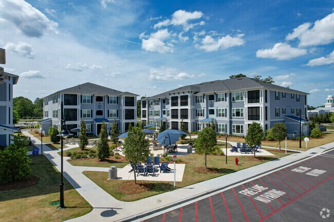 Building Photo - Encore On The Green