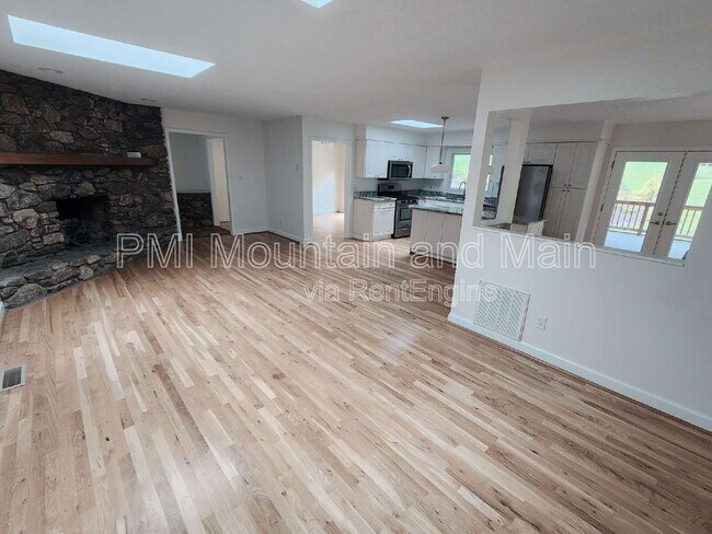 Building Photo - 53 Jump Cove Rd