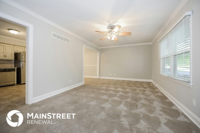 Building Photo - 415 W Cambridge Rd