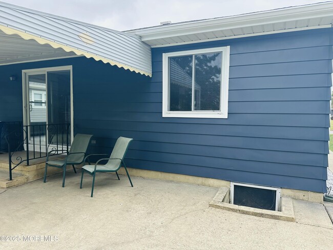Building Photo - 24 Liberta Dr