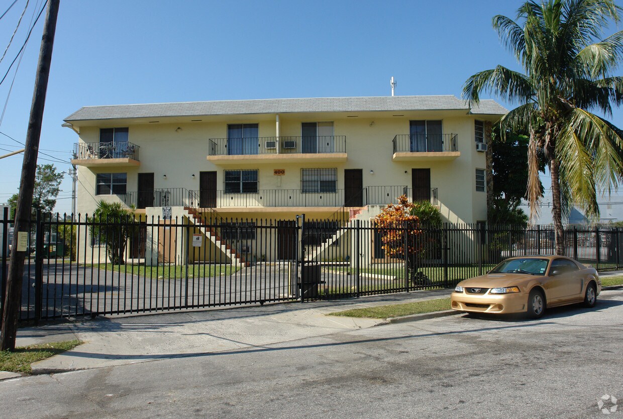 Building Photo - 400 NE 77th St