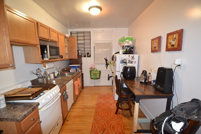 Building Photo - 4826 W Addison St