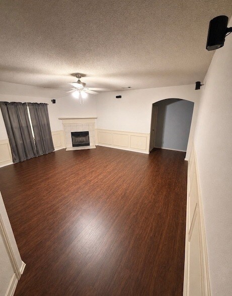 Foto del edificio - 8125 Dripping Springs Dr