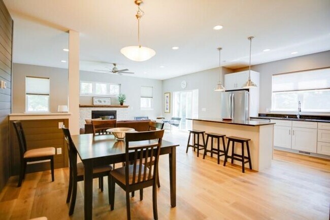 Building Photo - 311 Femrite Dr