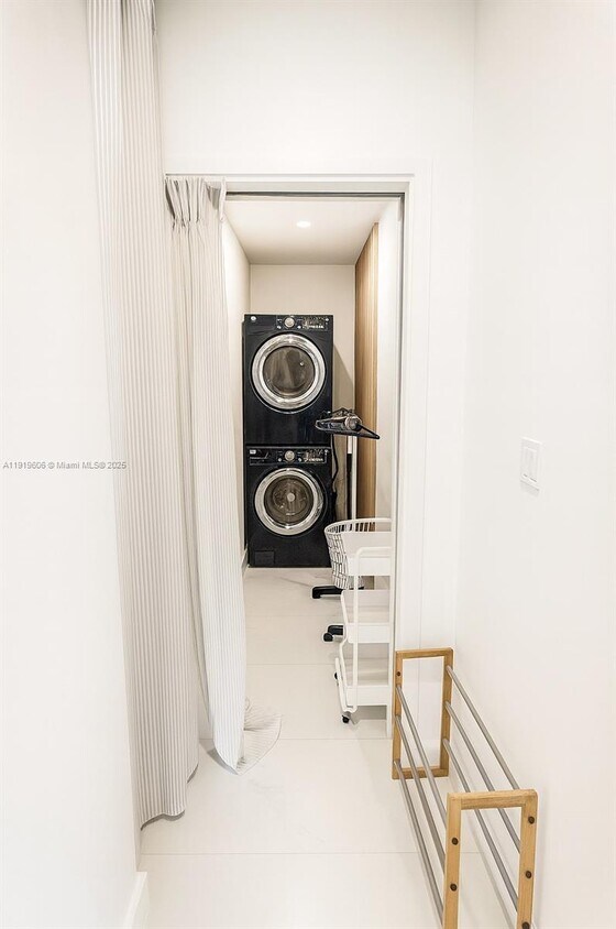 Foto del edificio - 1615 NE 108th St