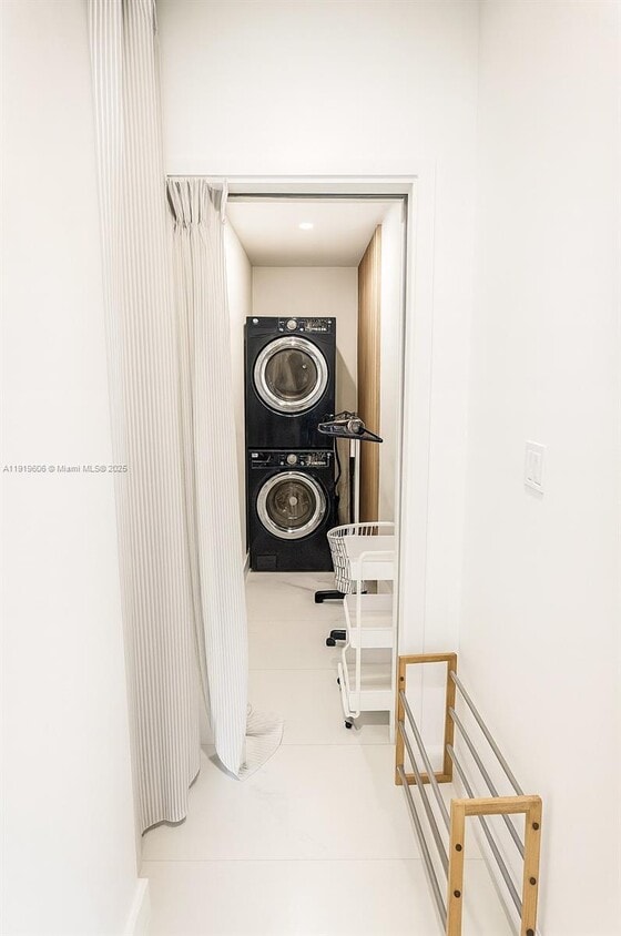 Building Photo - 1615 NE 108th St