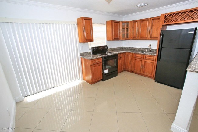 Building Photo - 6461 SW 16th Ct