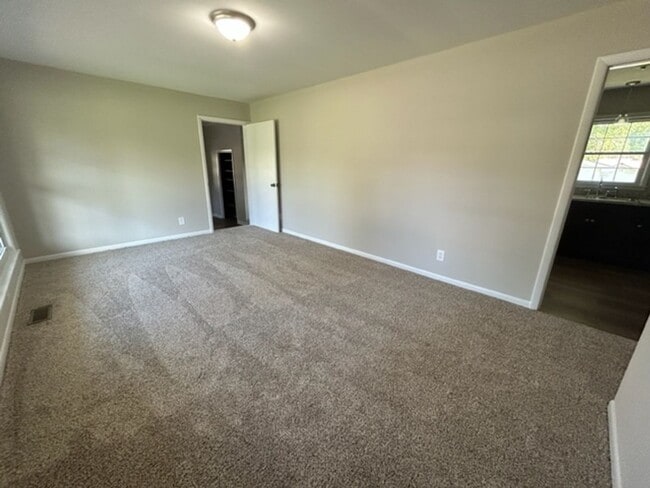 Building Photo - Lovely Ranch Home in Woodbury