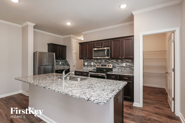 Building Photo - 425 Alexander Ln