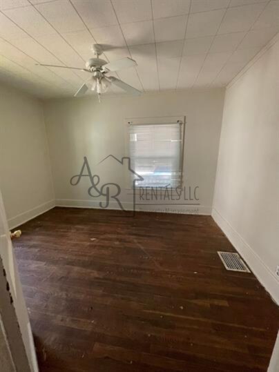 Foto del edificio - 415 W 9th St