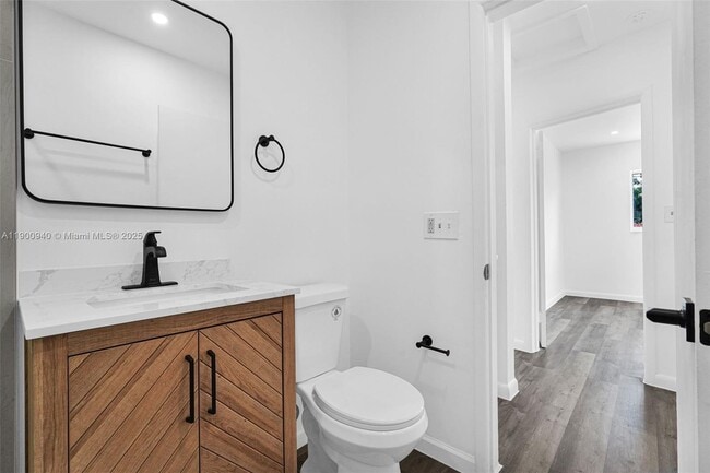 Building Photo - 2212 Roosevelt St