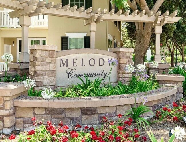 Foto del edificio - 990 Holiday Ave