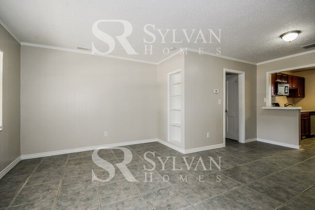 Building Photo - 885 Lakeview Ave