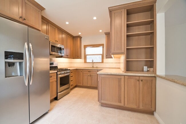 Building Photo - Two Bedroom One Bath Home For Lease