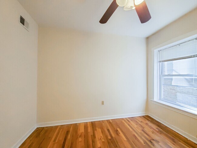 Foto del interior - 3521-29 N. Broadway