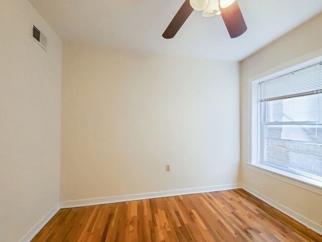 Interior Photo - 3521 N Broadway